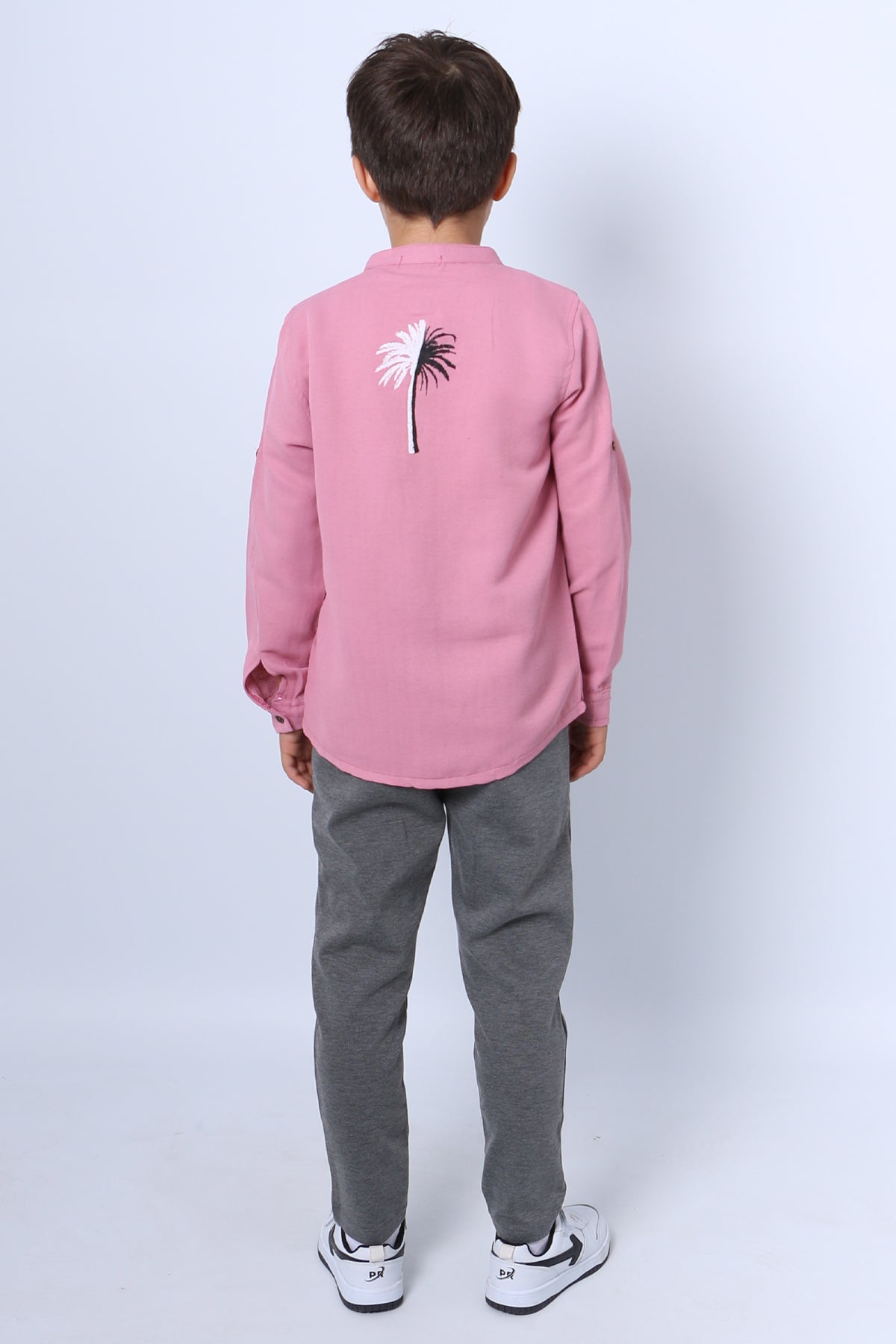 ERKEK ÇOCUK GÖMLEKLİ TAKIM HAKİM YAKA BASKILI DÜĞMELİ E2