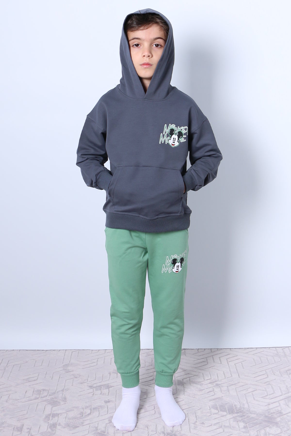 ERKEK ÇOCUK KAPŞONLU EŞOFMAN TAKIMI KARAKTER SIRT BASKILI RİBANALI F3