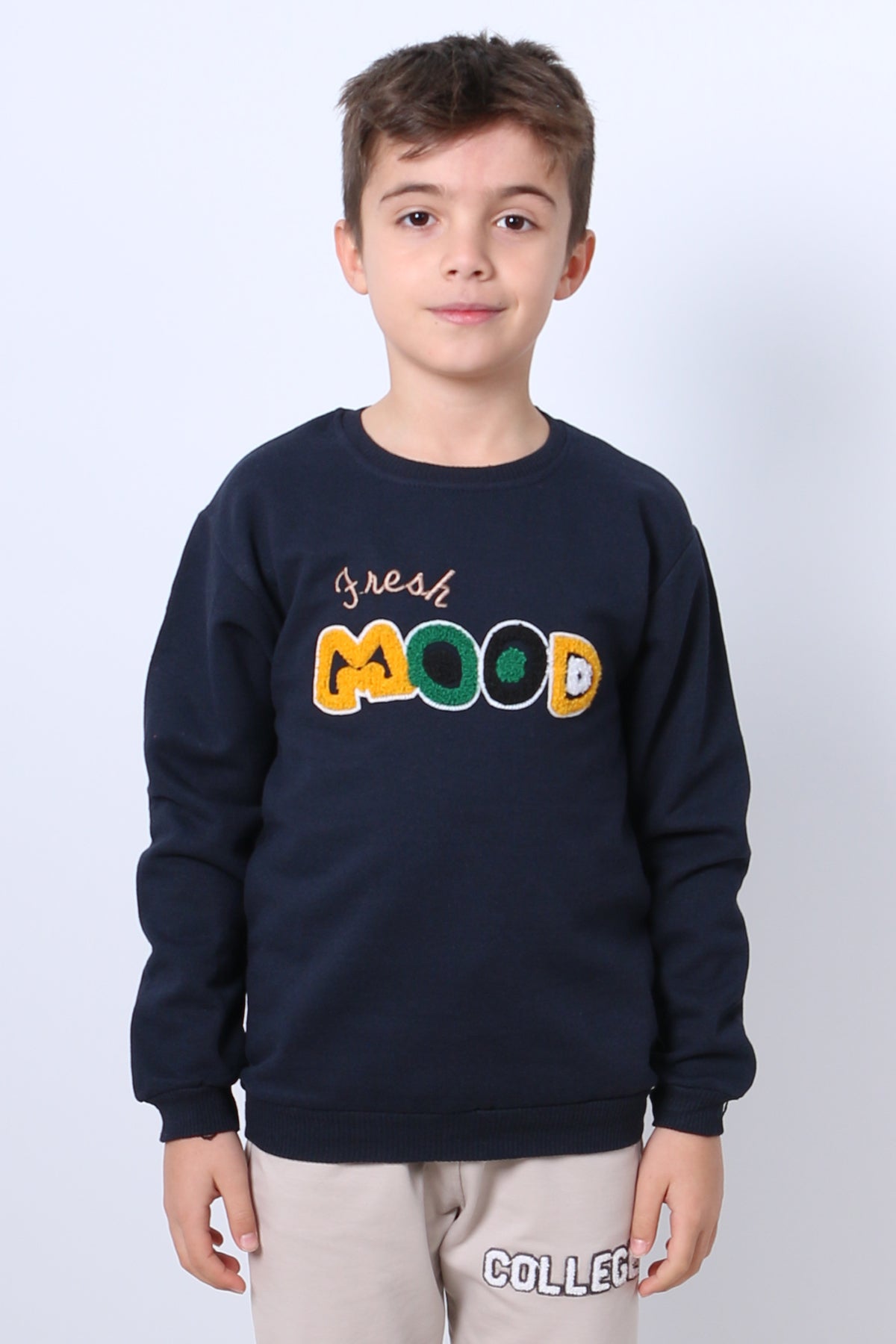 ERKEK ÇOCUK ŞARDONLU SWEAT MOOD NAKIŞ DETAYLI RİBANALI E35