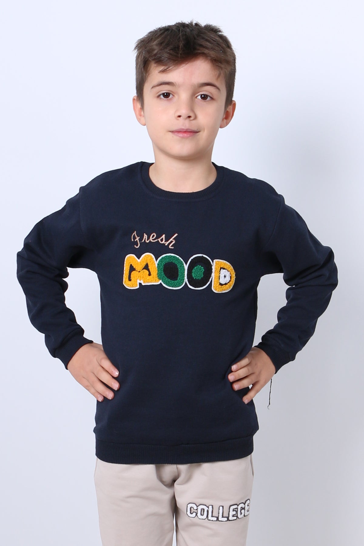 ERKEK ÇOCUK ŞARDONLU SWEAT MOOD NAKIŞ DETAYLI RİBANALI E35