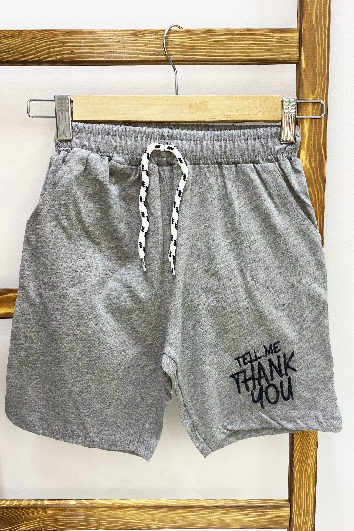 ERKEK ÇOCUK ŞORT CEPLİ DÜZ RENK YAZI BASKILI F29