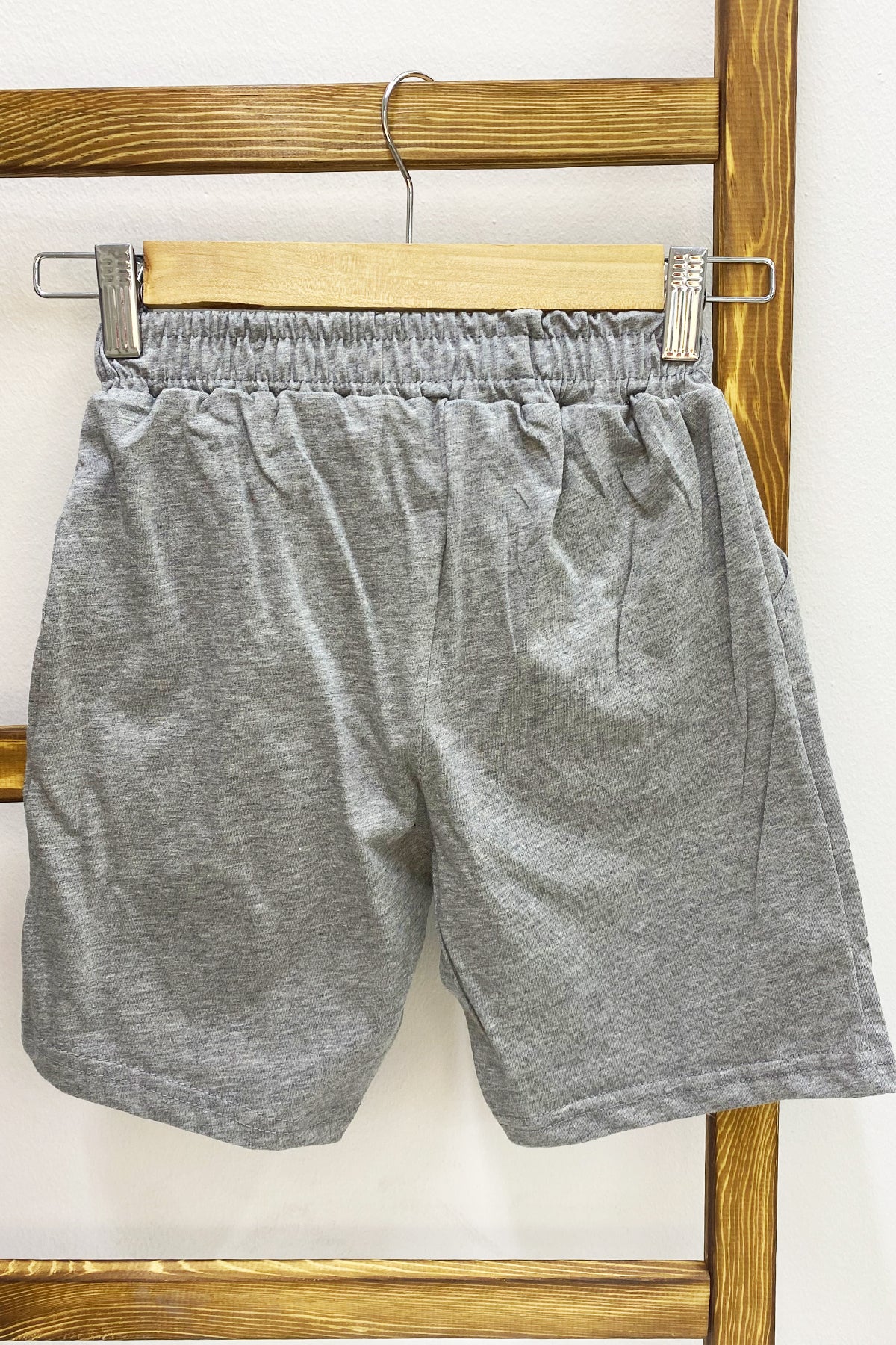 ERKEK ÇOCUK ŞORT CEPLİ DÜZ RENK YAZI BASKILI F29